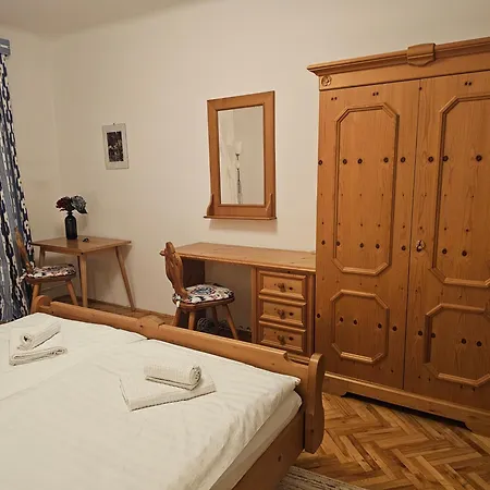 Buchner Nocleg ze śniadaniem 2*