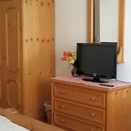 Buchner Bed & Breakfast 2*
