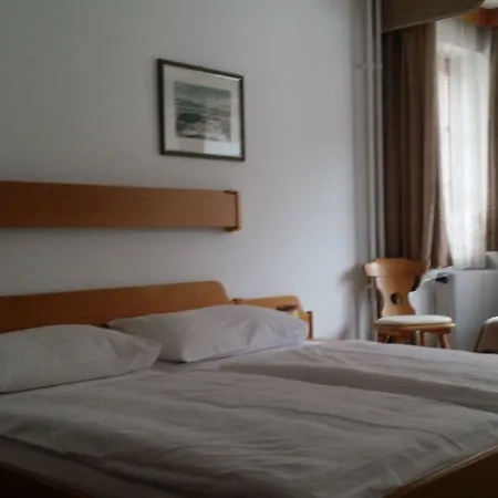 Buchner Bed & Breakfast 2*