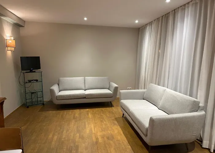 Buchner לינה וארוחת בוקר